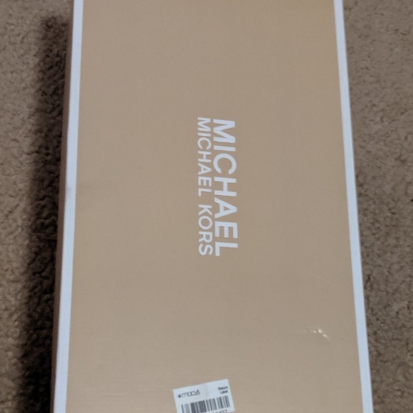 Michael Kors size 7.5 work shoe - Picture 4 of 5